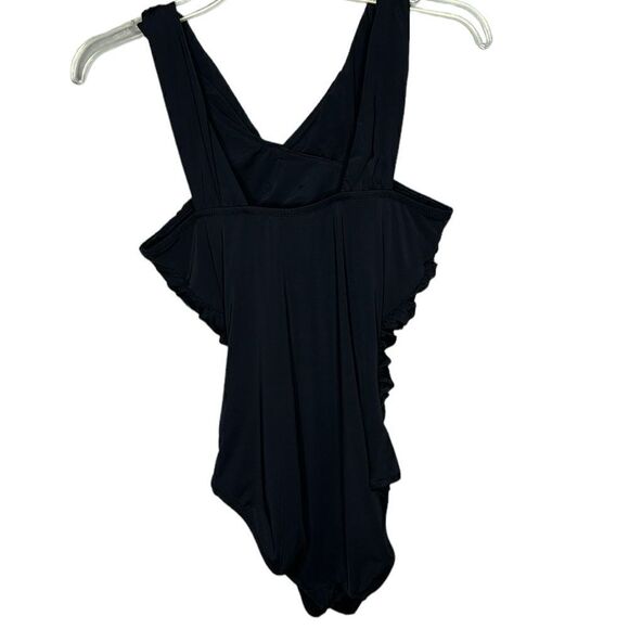 Garnett Hill Ruched Front Crossover One Piece Bathing Suit. Size 4. - Picture 6 of 12